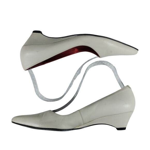 NINE WEST! EGGSHELL WHITE GENUINE LEATHER POINTY TOE HEELS, PUMPS! SZ 6.5M - Picture 6 of 10